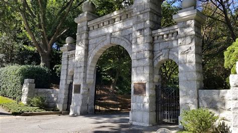 A Tour of Historic Oakwood Cemetery - YouTube