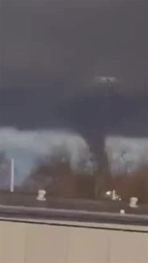 Video captures tornado taking shape near Evansville, Wisconsin