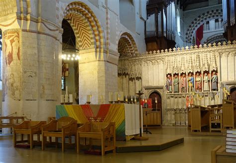 St Albans Cathedral - Nave altar © John Salmon cc-by-sa/2.0 :: Geograph Britain and Ireland