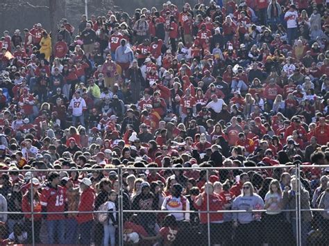 Kansas City turns red as Chiefs celebrate with Super Bowl parade ...