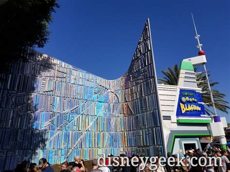 Pictures: Tomorrowland Entrance North Side Panel Renovation Looks Complete - The Geek's Blog ...