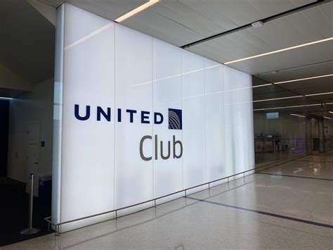 Review: United Club Los Angeles (LAX) - Live and Let's Fly