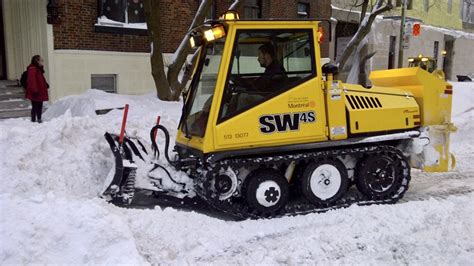 Snow clearing and removal starts in Montreal