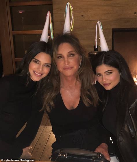 Kylie and Kendall Jenner call dad Caitlyn Jenner 'our hero' - ReadSector