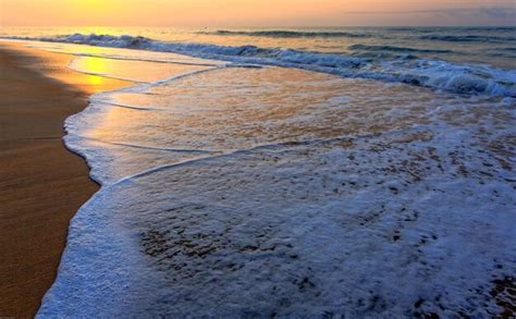 Premium Photo | Beach in cape coast, ghana. in the morning