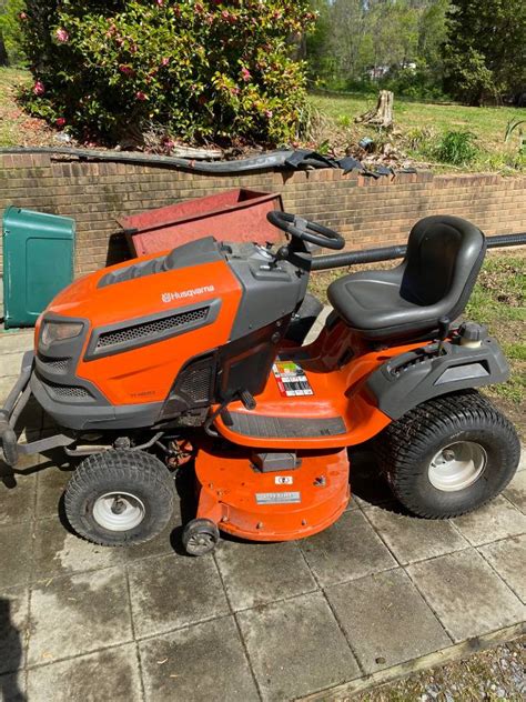 Used Husqvarna YT42DXLS 42 in Riding lawn mower for Sale - RonMowers