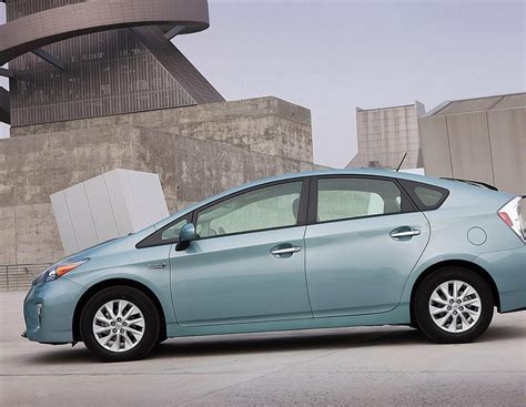 Toyota Prius Plug-in Hybrid Photos and Specs. Photo: Prius Plug-in Hybrid Toyota auto and 25 ...