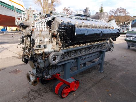 File:1973 MTU ship diesel engine pic2.JPG - Wikimedia Commons