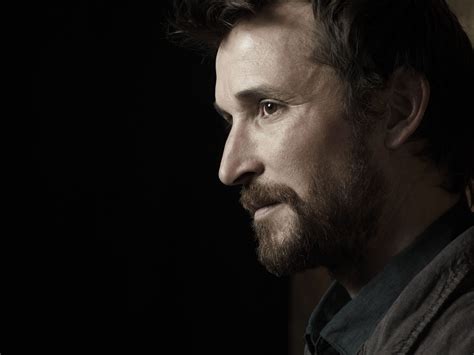 Falling Skies Editorial Photoshoot - Noah Wyle | Falling skies, Noah ...