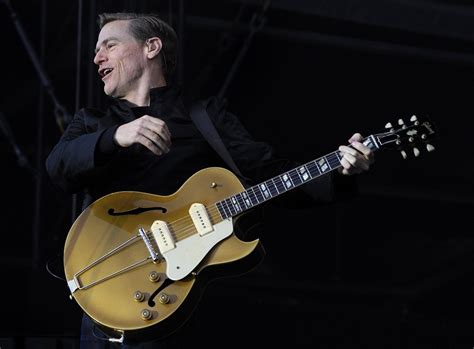 'No apologies' after Egyptian customs deface Bryan Adams' guitar | Middle East Eye