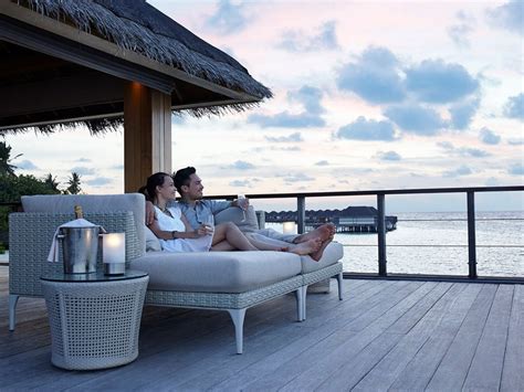 Visit Maldives - Resorts > Dusit Thani Maldives