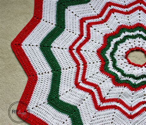 Crochet Tree Skirt Pattern - FREE PATTERN | Christmas tree skirts patterns, Christmas tree skirt ...