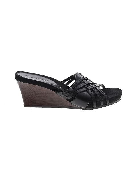 Bare Traps Black Sandals Size 7 - 44% off | thredUP