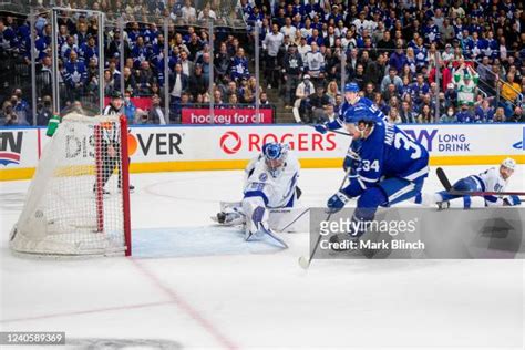 Leafs Score Photos and Premium High Res Pictures - Getty Images