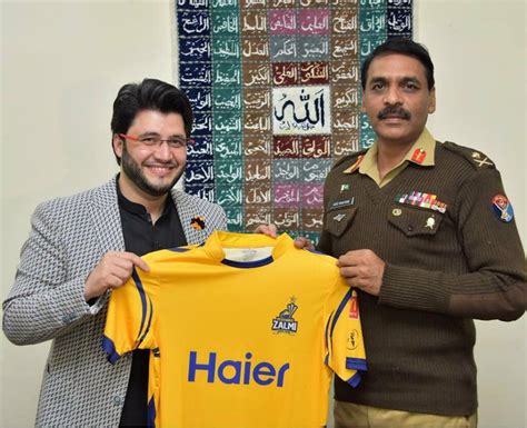 Javed Afridi Presented Peshawar Zalmi Jersey To DG ISPR - Cricket ...