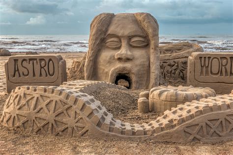 How to Crush the Competition in a Sandcastle Contest | Houstonia