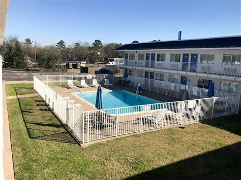 Motel 6 Lufkin, TX in Lufkin | Best Rates & Deals on Orbitz