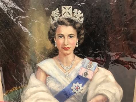 Portrait of a young Queen Elizabeth II returns to council chamber