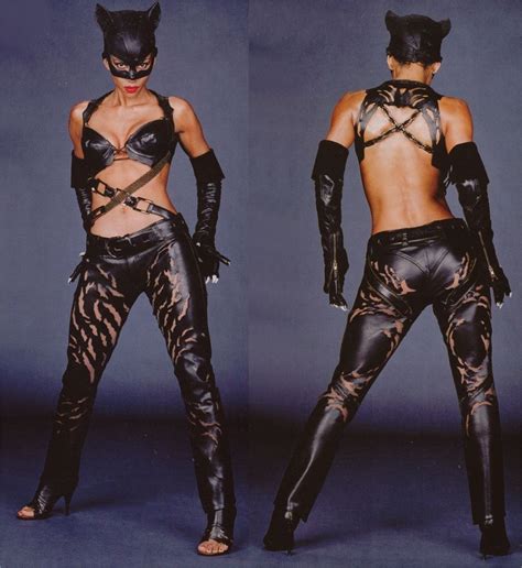 Halle Berry as Catwoman (2004) | Halle berry catwoman costume, Cat ...