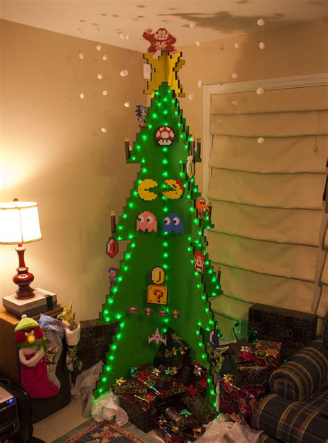 Geek Art Gallery: Quick Pic: 8-Bit Christmas Tree