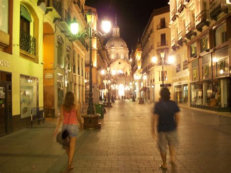 #zaragoza de noche Spain, Vivo, Places To Go, Street View, Favorite Places, Scenes, Happy ...