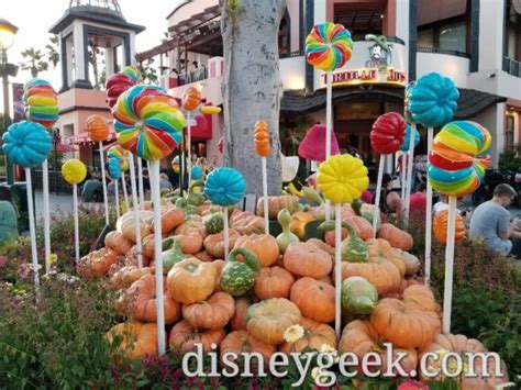 Pictures: Downtown Disney Halloween Decorations - The Geek's Blog @ disneygeek.com