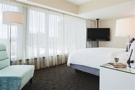 Suites at Downtown Luxury Hotels in Allentown, PA | Renaissance ...