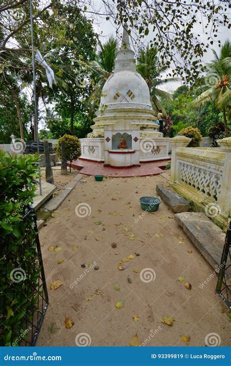 Kothduwa Temple Or Koth Duwa Raja Maha Viharaya A Buddhist Temple In Madu River Stock Photo ...