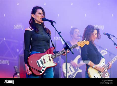 Warpaint band hi-res stock photography and images - Alamy