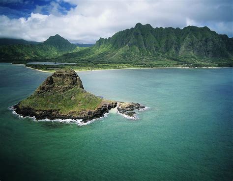 Chinaman's hat. Mokoliʻi, also known as Chinaman's Hat, is a basalt islet in Kāne'ohe Bay ...