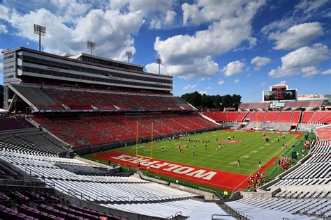 Carolina Hurricanes Hosting Outdoor Hockey Game At Carter-Finley Stadium