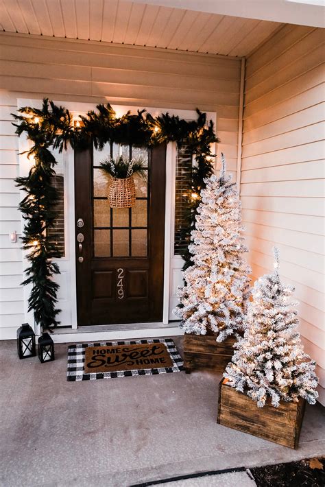 Christmas Lights On Porch Columns 2021 – Best Christmas Lights 2021