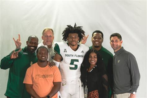 Three-Star Miami Washington DE Tramel Logan Jr. Flips from MTSU to USF Football - The Daily Stampede