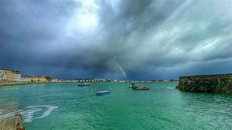 Waves and wind lash Guernsey as Storm Ciarán hits - BBC News