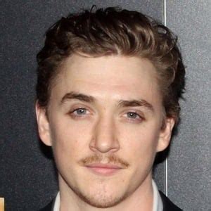 Kyle Gallner - Age, Family, Bio | Famous Birthdays