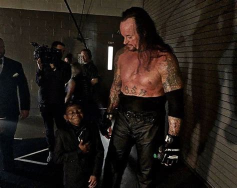 WWE News: Heartwarming photo of The Undertaker backstage at WrestleMania 34