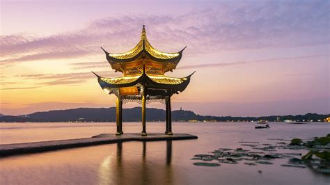 Hangzhou West Lake with Jixian Pavilion at sunset, China | Windows Spotlight Images