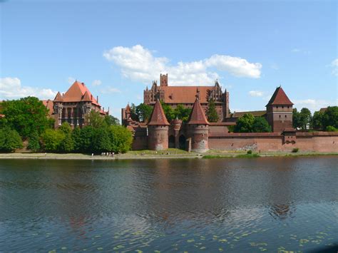 Malbork Castle - Teutonic brick castle of Malbork | Malbork castle ...