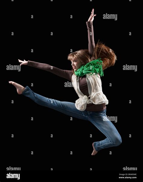 Modern Dance Barefoot High Resolution Stock Photography and Images - Alamy