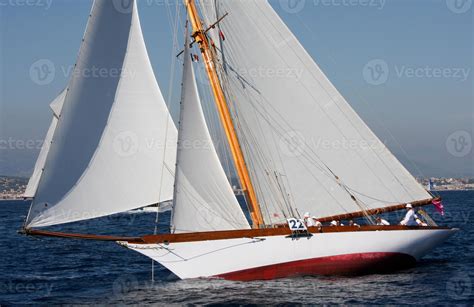 sailing boat race 8933890 Stock Photo at Vecteezy