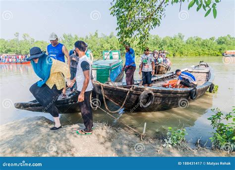 HIRON POINT, BANGLADESH - NOVEMBER 14, 2016: Tourists are Leaving Their Boat at Hiron Point in ...