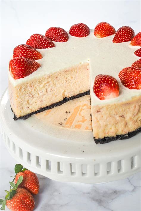 Oreo Strawberry Cheesecake (Creamy Cheesecake with Fresh Strawberries ...