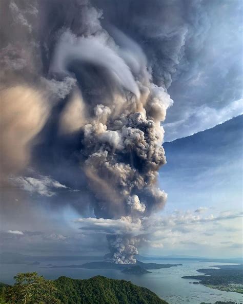 30 Photos Showing How Terrifying The Recent Volcanic Eruption In The Philippines Looks | DeMilked