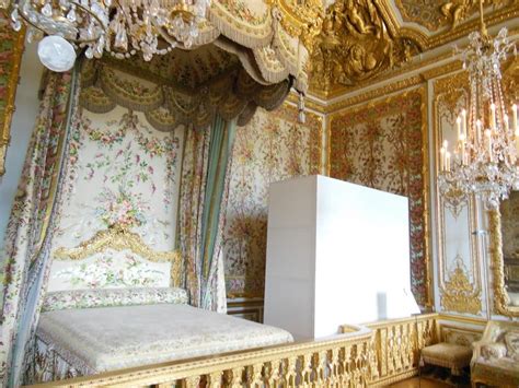 Queen Elizabeth II’s Bedroom – Buckingham Palace : pics