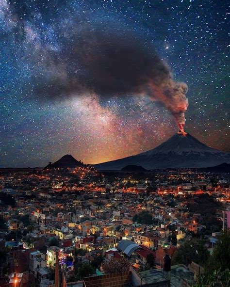 Mexico’s Popocatepetl Volcano yesterday : r/pics