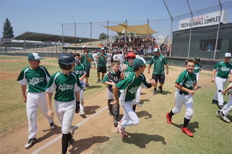 La Verne Streaks to District Championship in a Runaway!