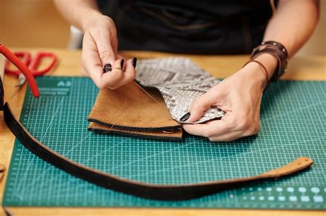 Premium Photo | Sewing leather bag