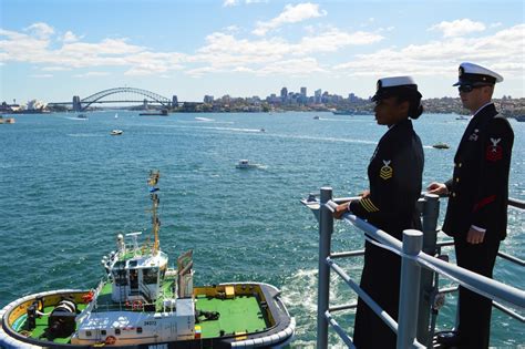 DVIDS - Images - USS Chosin arrives Sydney for International Fleet ...