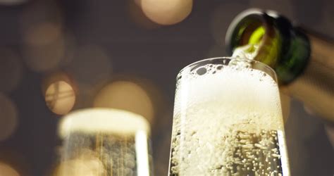 What Is Prosecco? Learn About the Italian Sparkling Wine and How to Serve and Pair Prosecco ...