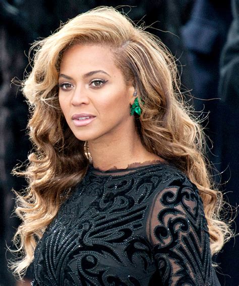 See Beyonce's Emerald Inauguration Earrings — How Many Carats Are They? - Bridal Jewelry ...